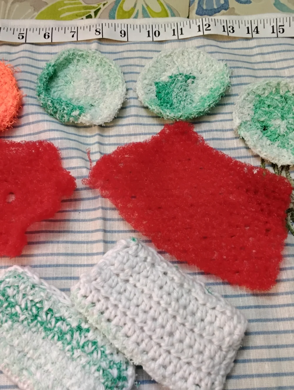 3947 Lot Of 7 Handmade Crochet Wash Pads - Red & White
